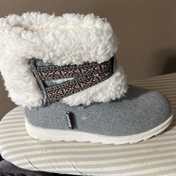 New Muk Luks. Size 6 with tags - Picture 4 of 4